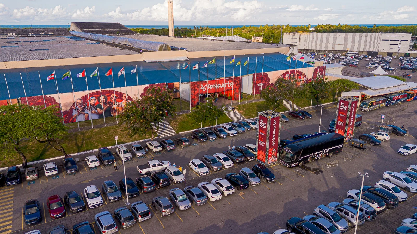 Imagem aérea do Centro de Convenções de Pernambuco durante a Fenearte 2026