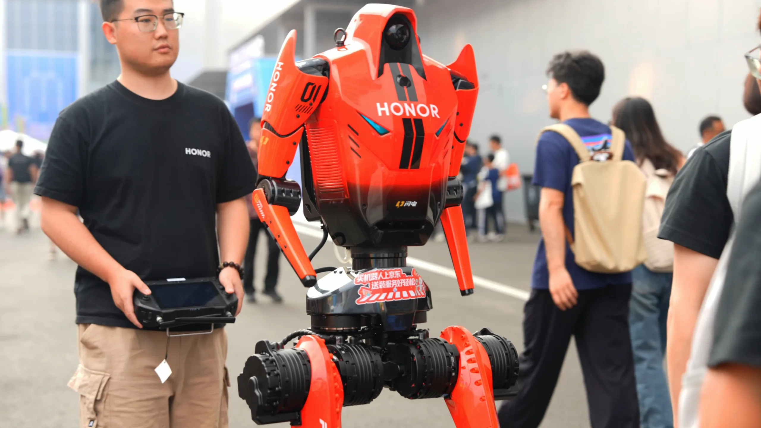 O robô da Honor Shuangchi que competiu durante a final dos 1500m dos 2º Jogos Mundiais de Robôs Humanoides em Pequim, capital da China. 21 de agosto de 2026.
