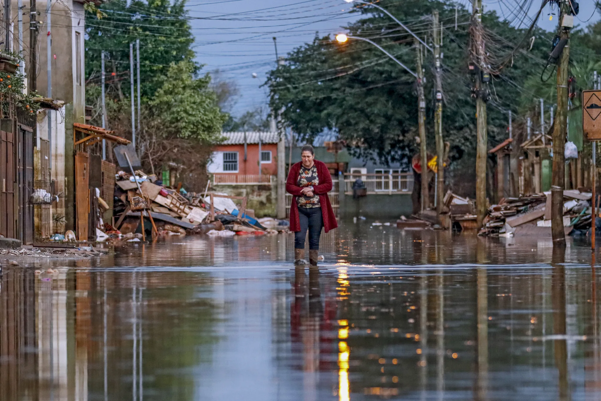 Porto Alegre (RS), 19/06/2024 – Rua alagada na Vila da Paz após chuvas e novos alagamentos