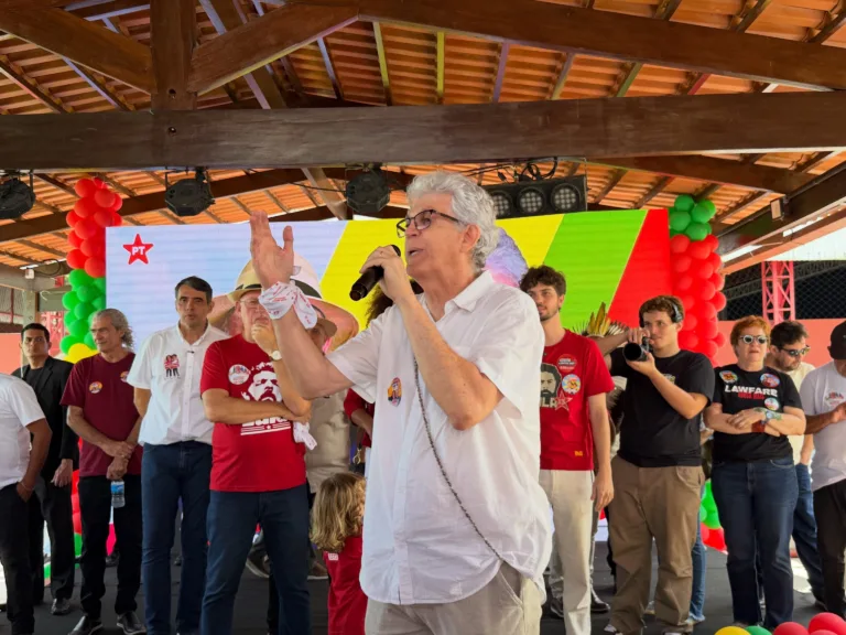 Ricardo Coutinho (PT) durante ato de campanha