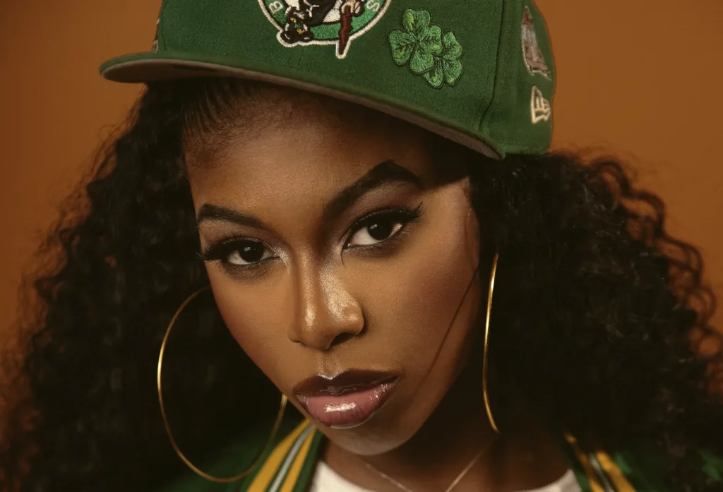 Aos 22 anos, MC Soffia vive nova fase artística com o álbum Soffisticada, sem abandonar pautas que marcam sua trajetória desde a infância.