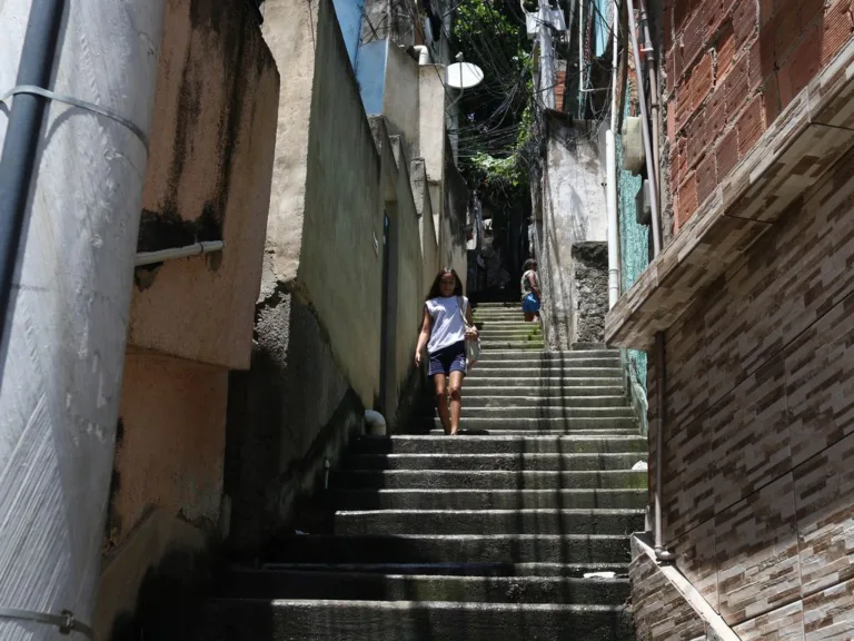 Urbanização nas favelas avança, mas moradores apontam descontinuidade de políticas