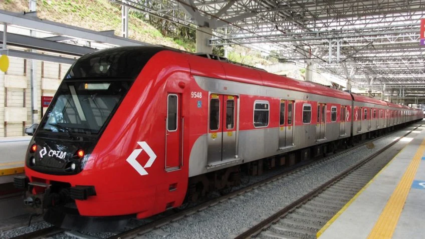 Após incêndio e falhas em linhas privatizadas, ferroviários decretam greve pela reestatização em SP