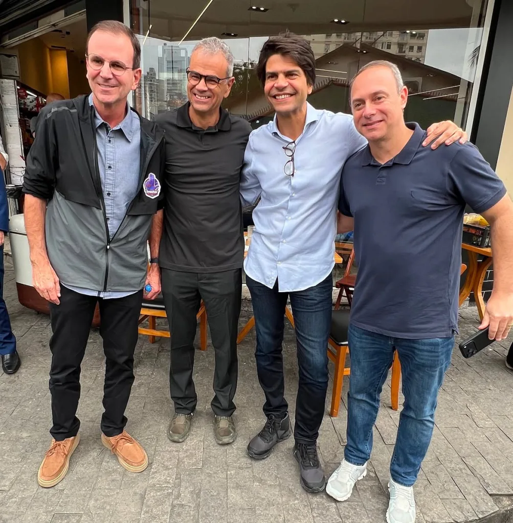 Da esquerda para a direita: Eduardo Paes, Rogério Lisboa, Pedro Paulo e Dudu Reina formalizam aliança