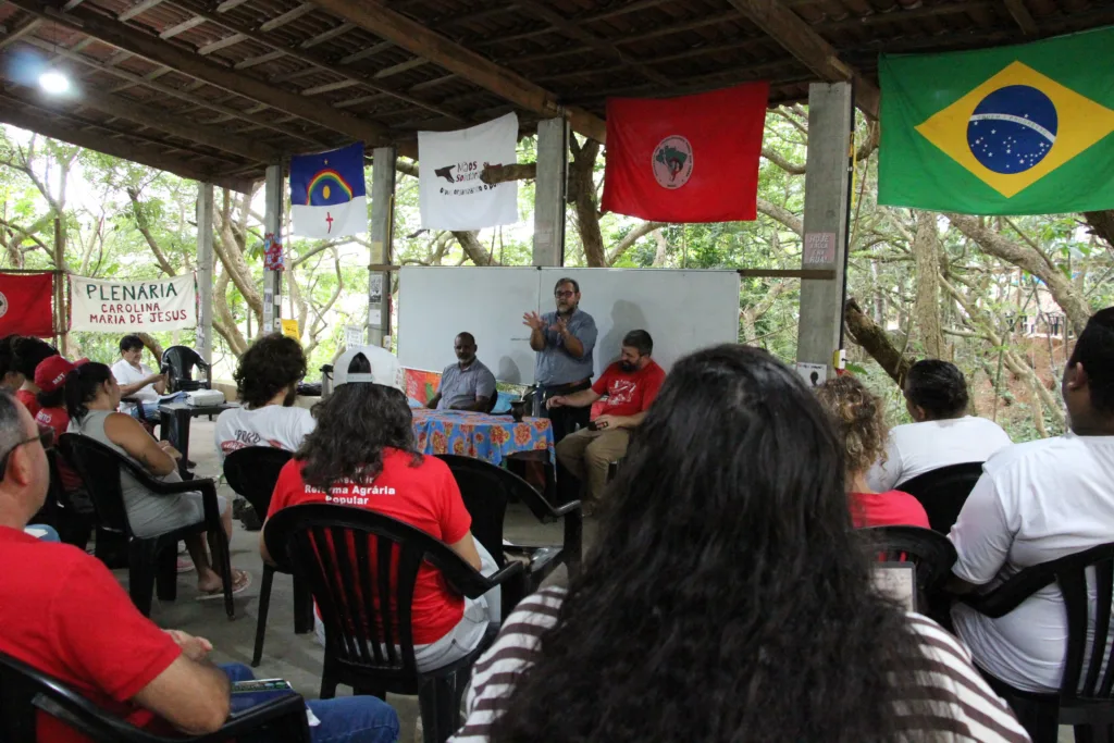 Dezenas de pesquisadores participaram do encontro num assentamento rural na região metropolitana do Recife