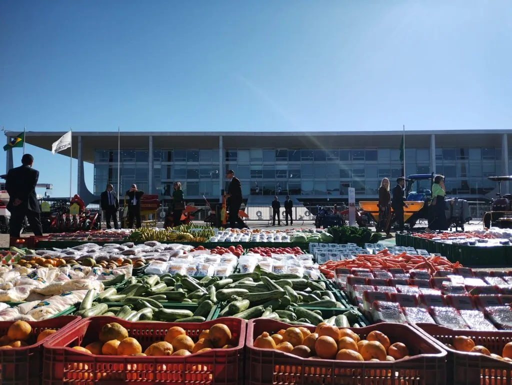 Feira da Agricultura Familiar montada em frente ao Palácio do Planalto, na ocasião do lançamento do Plano Safra
