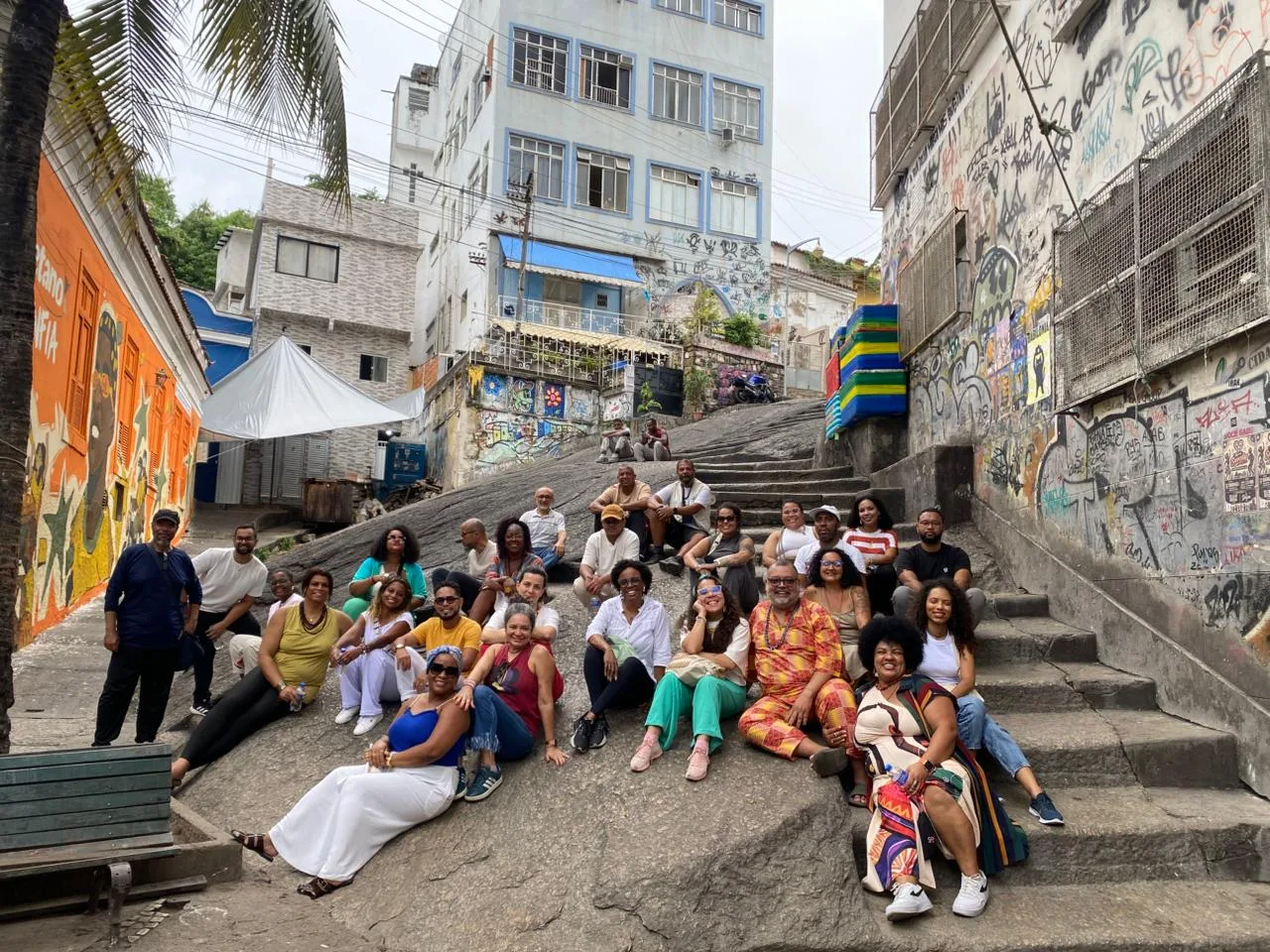 Registro de turma do Axé-Amém na Pedra do Sal, reduto de resistência população negra escravizada no Rio de Janeiro