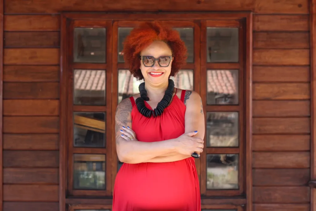 Renata Melo relata que a escassez de recursos ainda dificulta o desenvolvimento de pesquisas e a permanência de mulheres negras nas universidades
