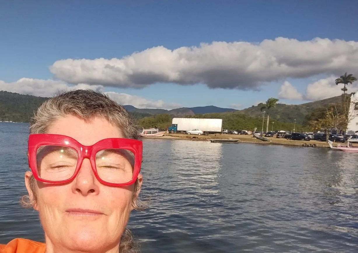 mariam pessah é ARTivista feminiSta, escritora, poeta e tradutora