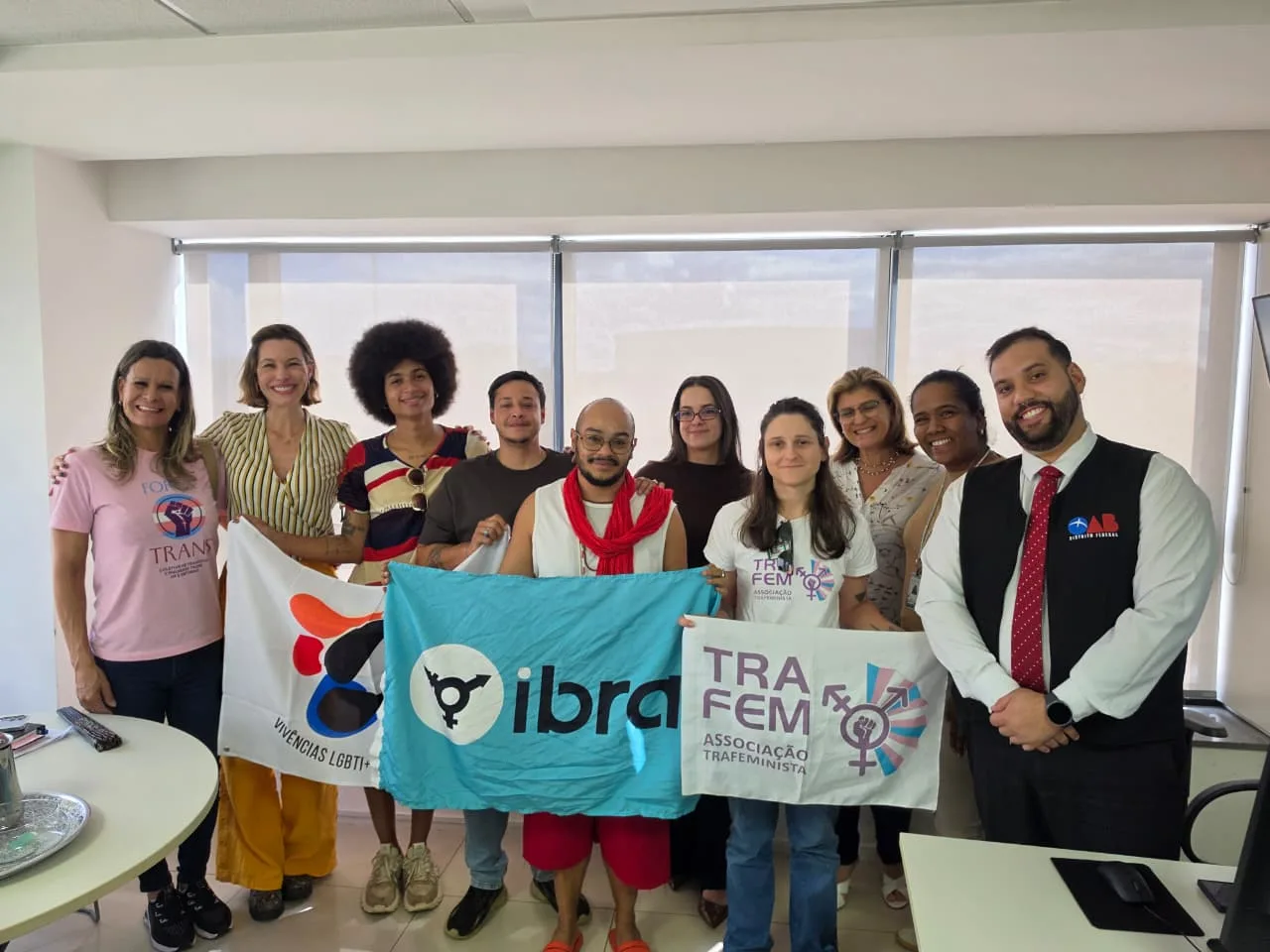 Representantes de coletivos e organizações da população trans se reuniram com integrantes da Secretaria de Saúde do Distrito Federal após o ato que cobrou a aprovação do protocolo de hormonização pelo SUS