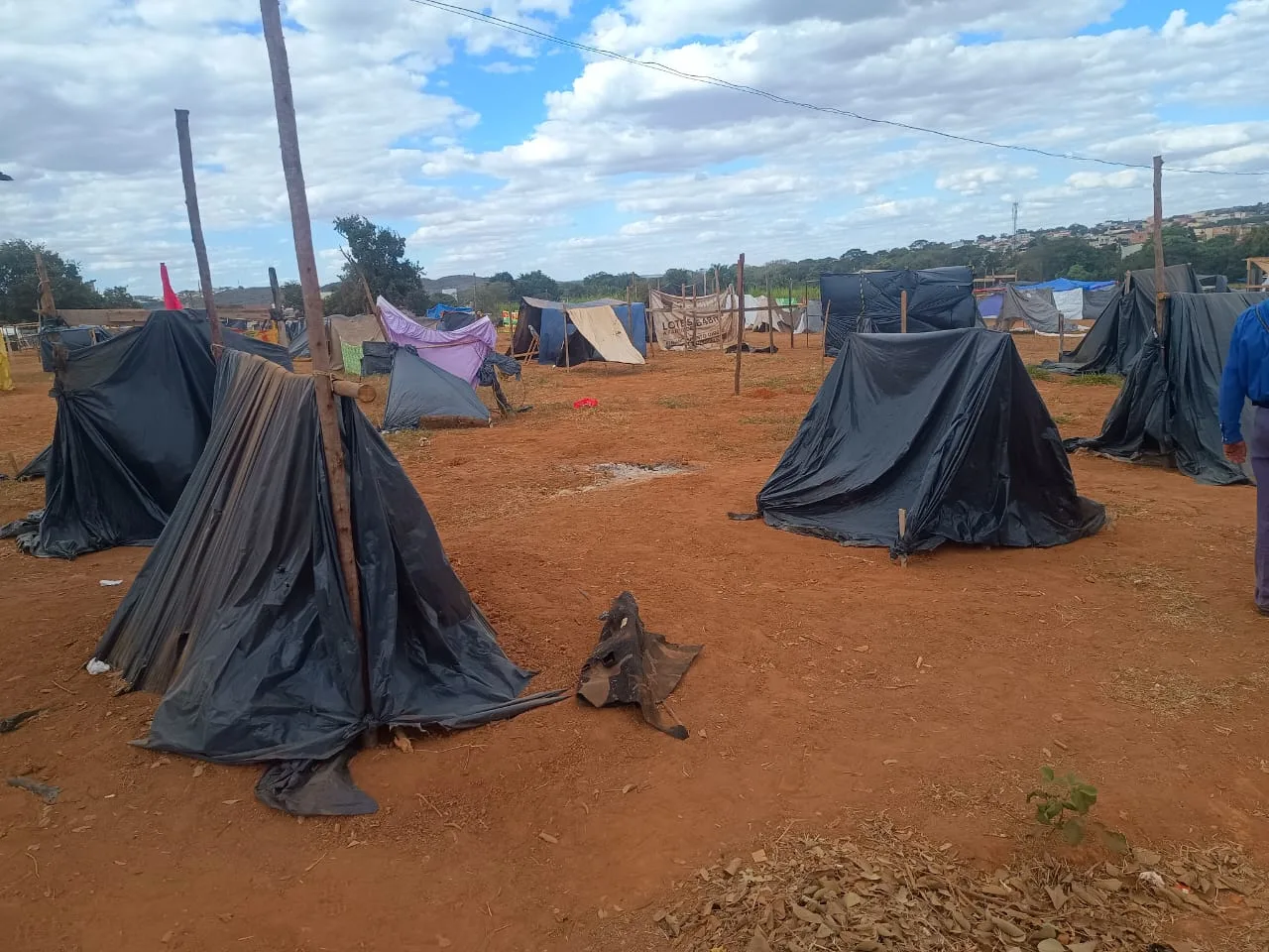 Acampamento Leidiane Ribeiro completa um mês no Distrito Federal em meio à crise de habitação