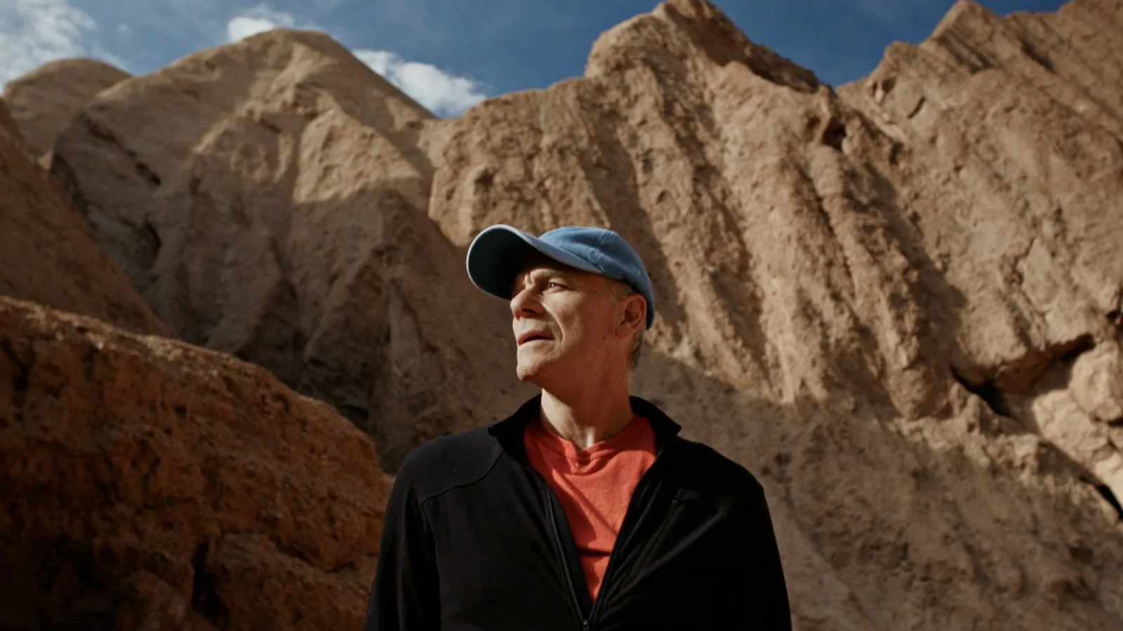 "A dança do universo", documentário sobre a trajetória do físico e escritor Marcelo Gleiser