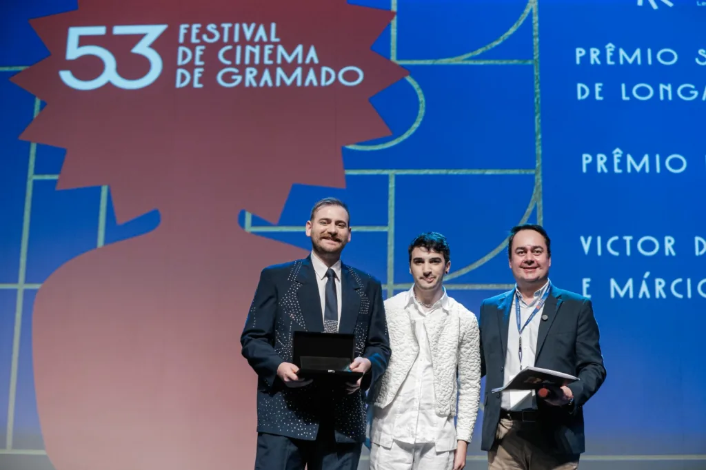 Cineastas receberam Prêmio Iecone Inovação do Secretário Adjunto da SEDAC, Fabiam Thomas, em 2025