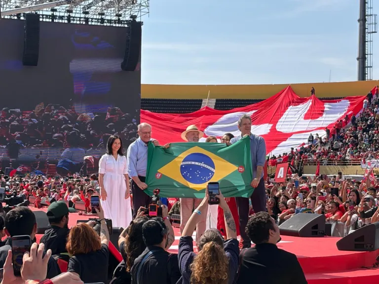 Em lançamento de campanha, apoiadores de Lula destacam combate à extrema-direita