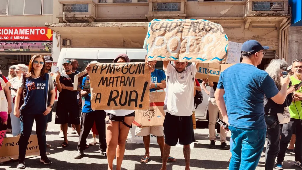Ato no centro de SP marcou o Dia Nacional de Luta da População em Situação de Rua