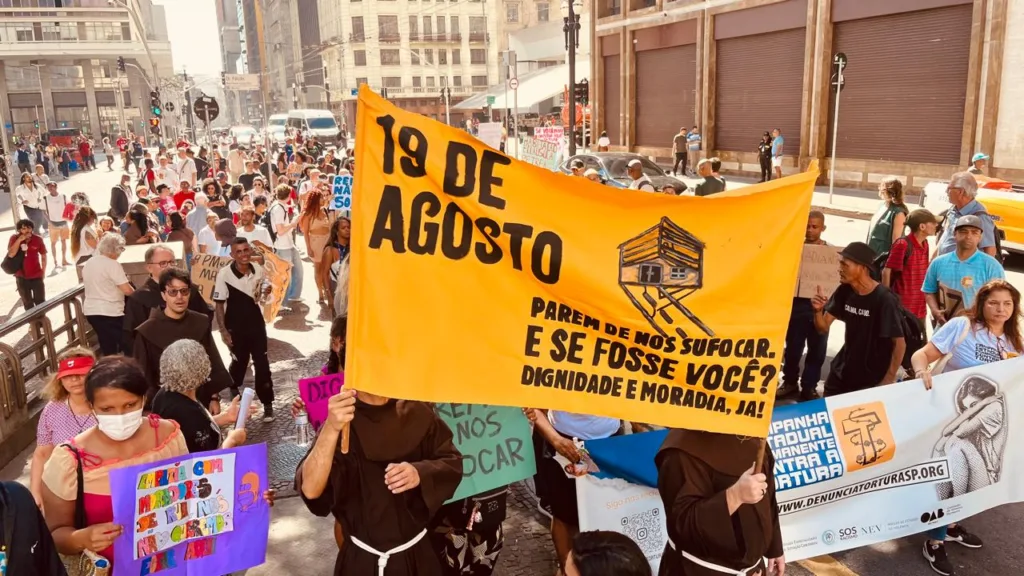 Ato no centro de SP marcou o Dia Nacional de Luta da População em Situação de Rua