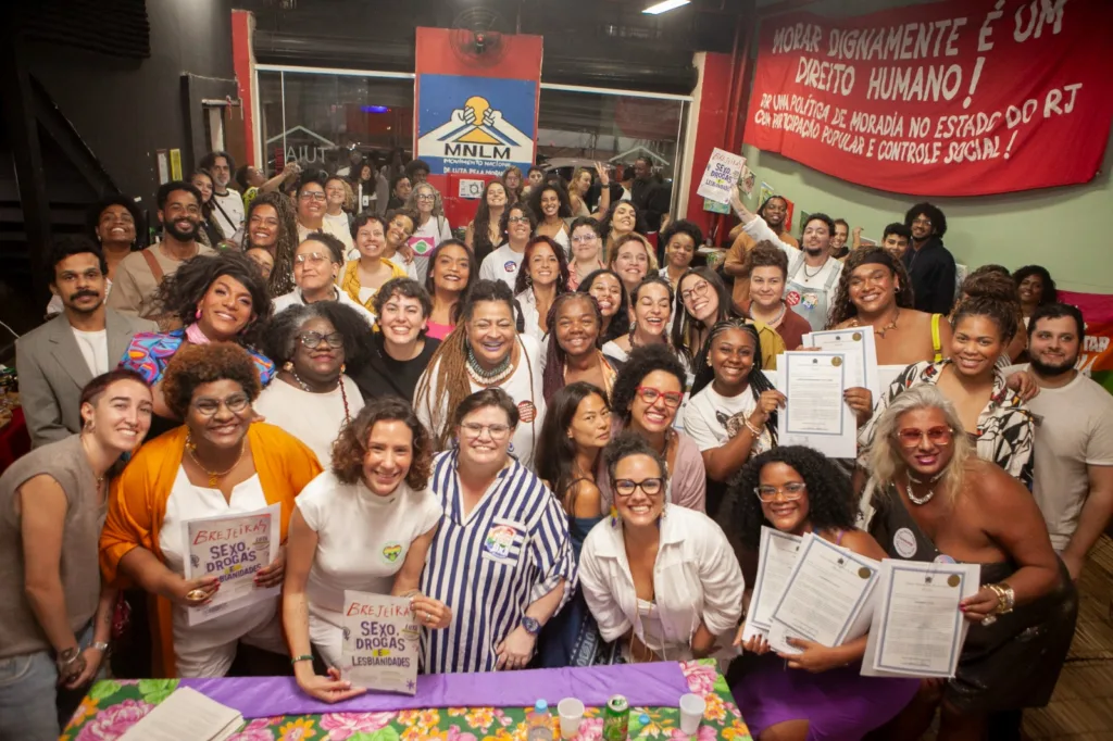 Evento de lançamento da última edição da Revista Brejeiras na Ocupação Manoel Congo, no centro do Rio.