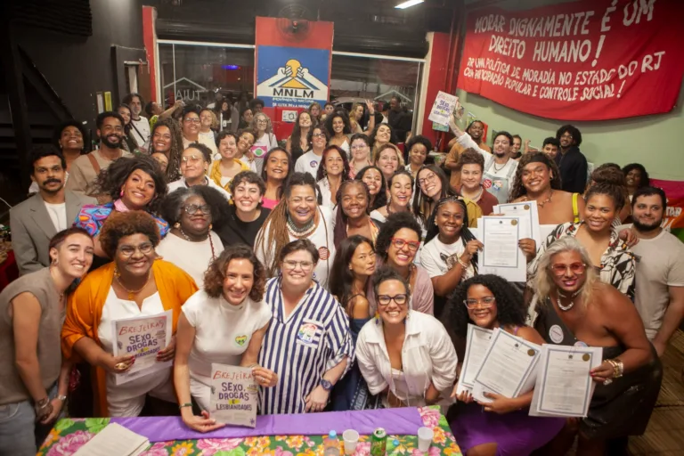 Evento de lançamento da última edição da Revista Brejeiras na Ocupação Manoel Congo, no centro do Rio.