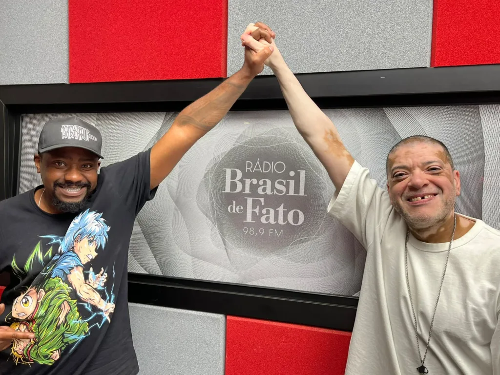 O Estúdio 98 vai ao ar todas as quintas-feiras, das 20h às 22h, pela Rádio Brasil de Fato.