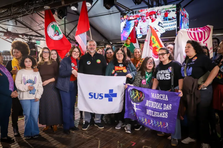 Mais de mil mulheres participam de ato em Porto Alegre em apoio a Pimenta ao Senado