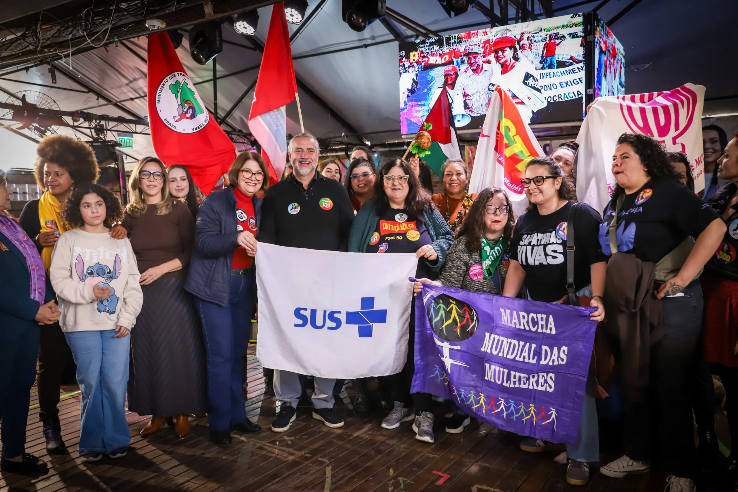 Mulheres participam do ato Mulheres por Pimenta Senador, na tarde de sábado (22), em uma casa de shows no bairro Floresta, em Porto Alegre