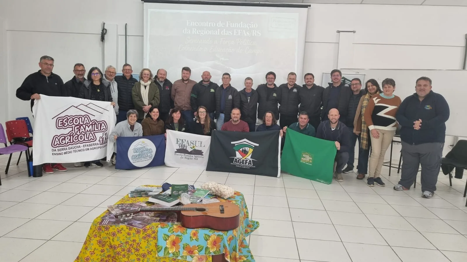Representantes das quatro Escolas Famílias Agrícolas do RS participaram do encontro que criou a Uniagefa, em Santa Cruz do Sul (RS)