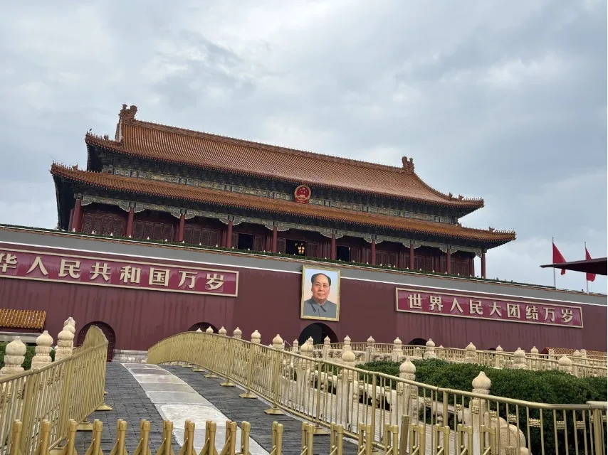 Mao vence a Guerra Civil e implanta a República Popular da China