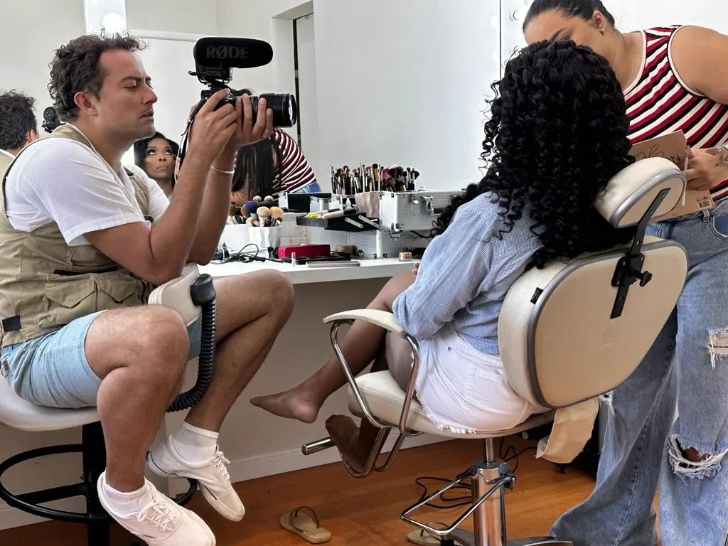 Diretor de doc sobre a porta-bandeira Squel, Zeca Brito conta que optou pela relação direta com a câmera