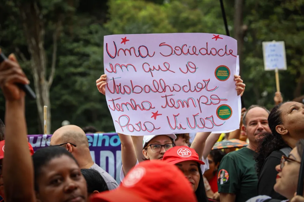 Ato pelo fim da escala 6x1 em São Paulo contou com ampla representatividade de movimentos populares e centrais sindicais