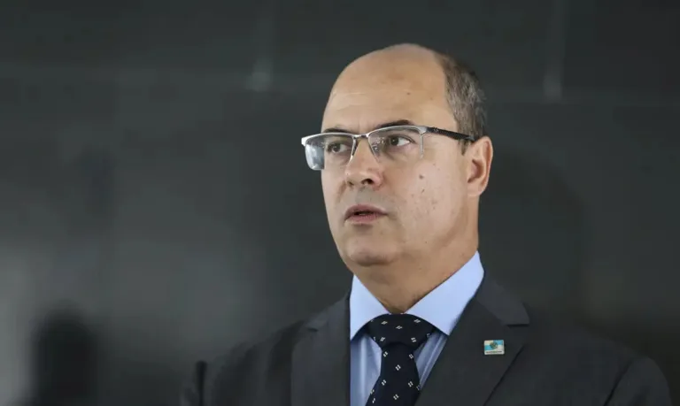 Witzel desiste de candidatura e declara apoio a Garotinho no Rio 