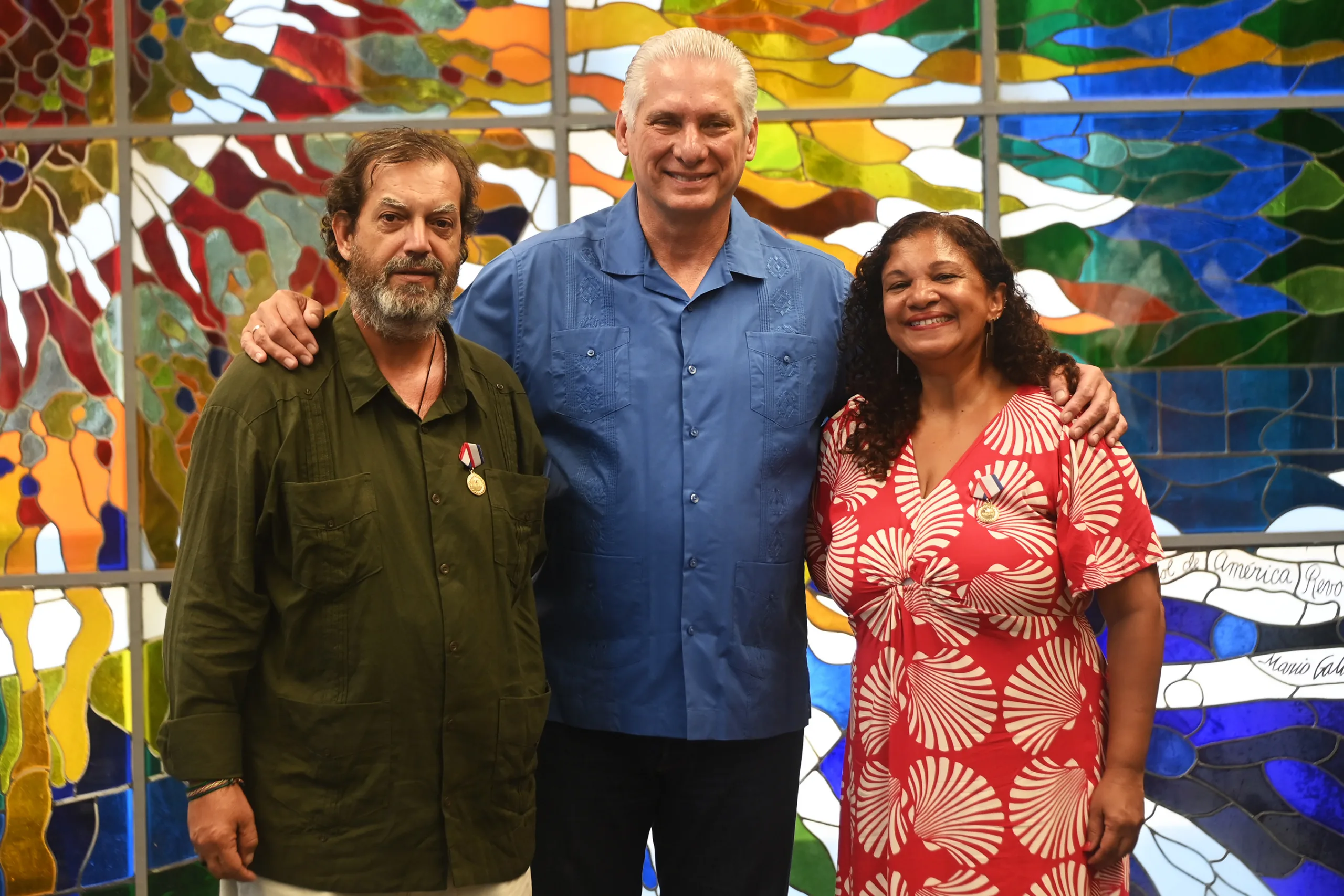 Presidente cubano Miguel Díaz-Canel com Nivia Regina da Silva e Marcelo Durão