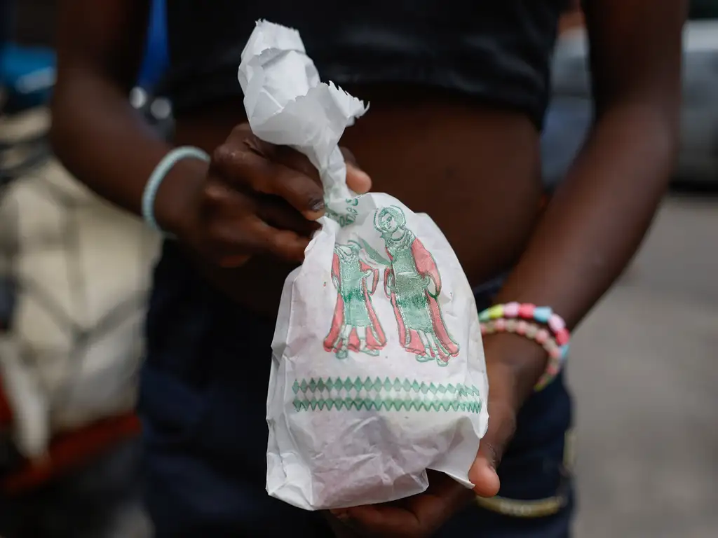 Dia de São Cosme e Damião é celebrado com tradicional distribuição de doces para crianças nas ruas
