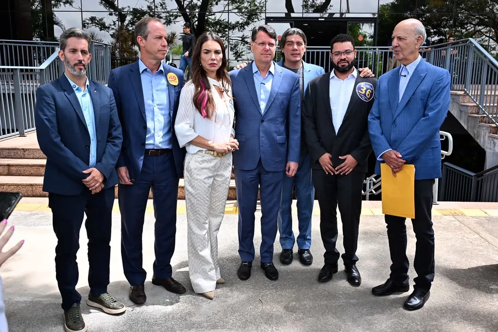 Candidatos de diferentes partidos participaram da reunião que marcou a entrega da representação ao Ministério Público do Distrito Federal e Territórios