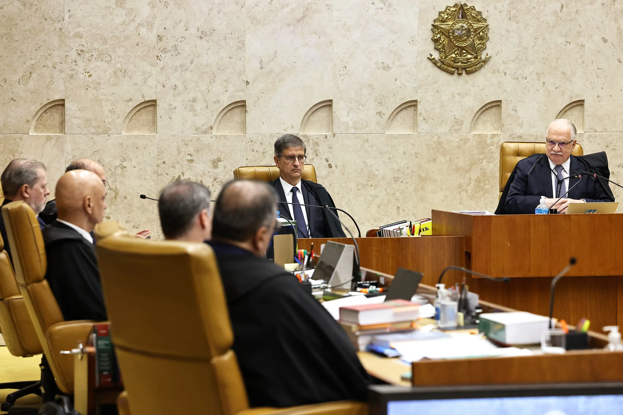 Plenário do STF durante votação da questão de ordem que discute a reunião dos processos envolvendo Alexandre de Moraes e André Mendonça no caso Master.
