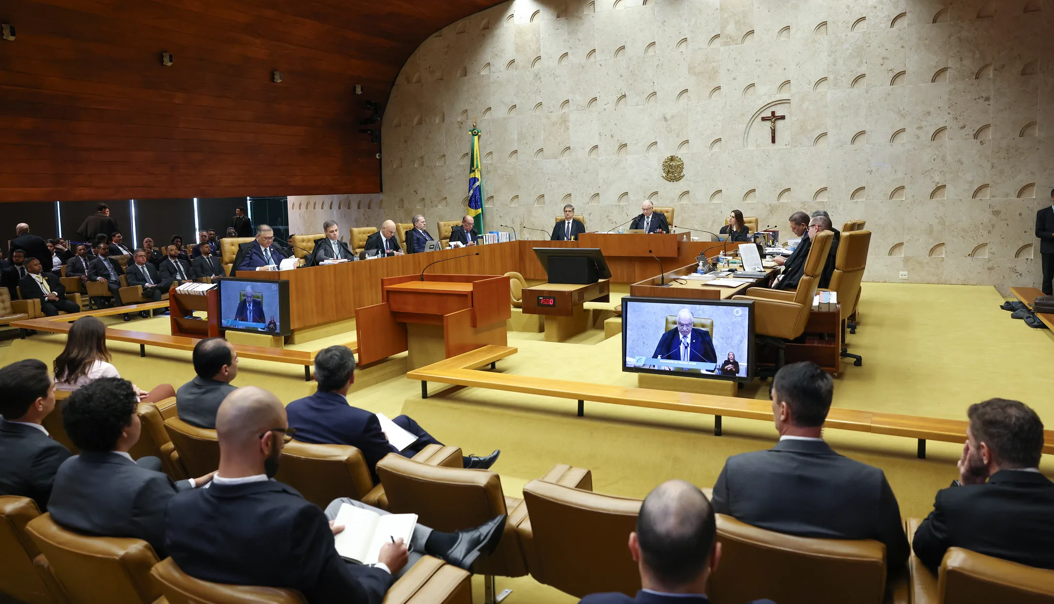 Plenário do STF durante sessão extraordinária que analisa a Petição 16.662, aberta a partir da investigação sobre Daniel Vorcaro e o Banco Master.
