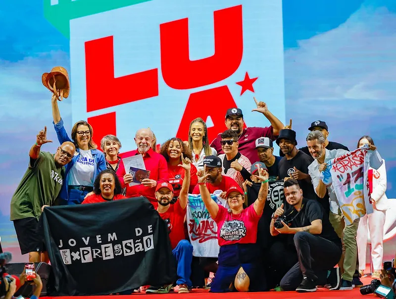 Juventude participou do ato de campanha do presidente Lula (PT) em Ceilândia, região administrativa do DF