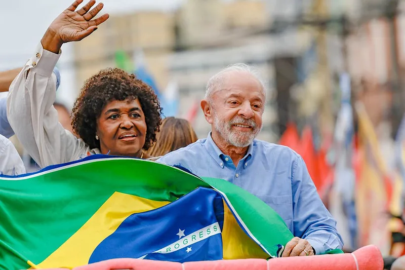 Benedita da Silva e Lula em campanha no Rio de Janeiro