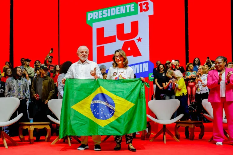 Lula propõe inscrever política cultural na Constituição para tornar o financiamento permanente