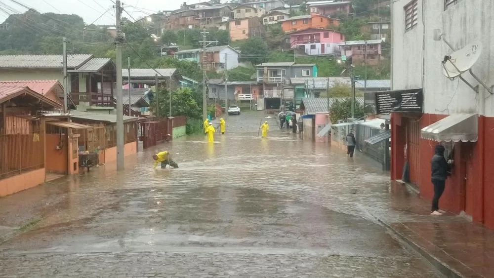 Caxias do Sul registrou cerca de 160 mm de chuva até o fim da manhã desta segunda-feira (21)