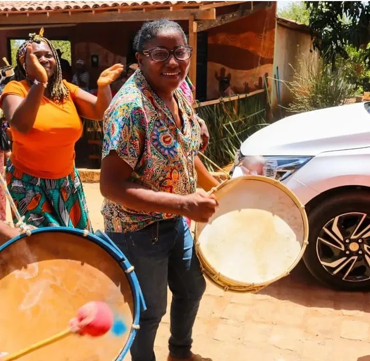 Mestra Beba Lima é zambubeira, compositora e integrante dos grupos As Caianas e Brilho de Coco, de Alagoa Grande (PB)