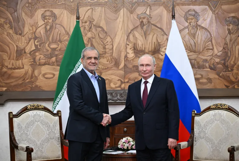 Irã agradece apoio da Rússia contra ofensiva dos EUA, e Putin presta solidariedade