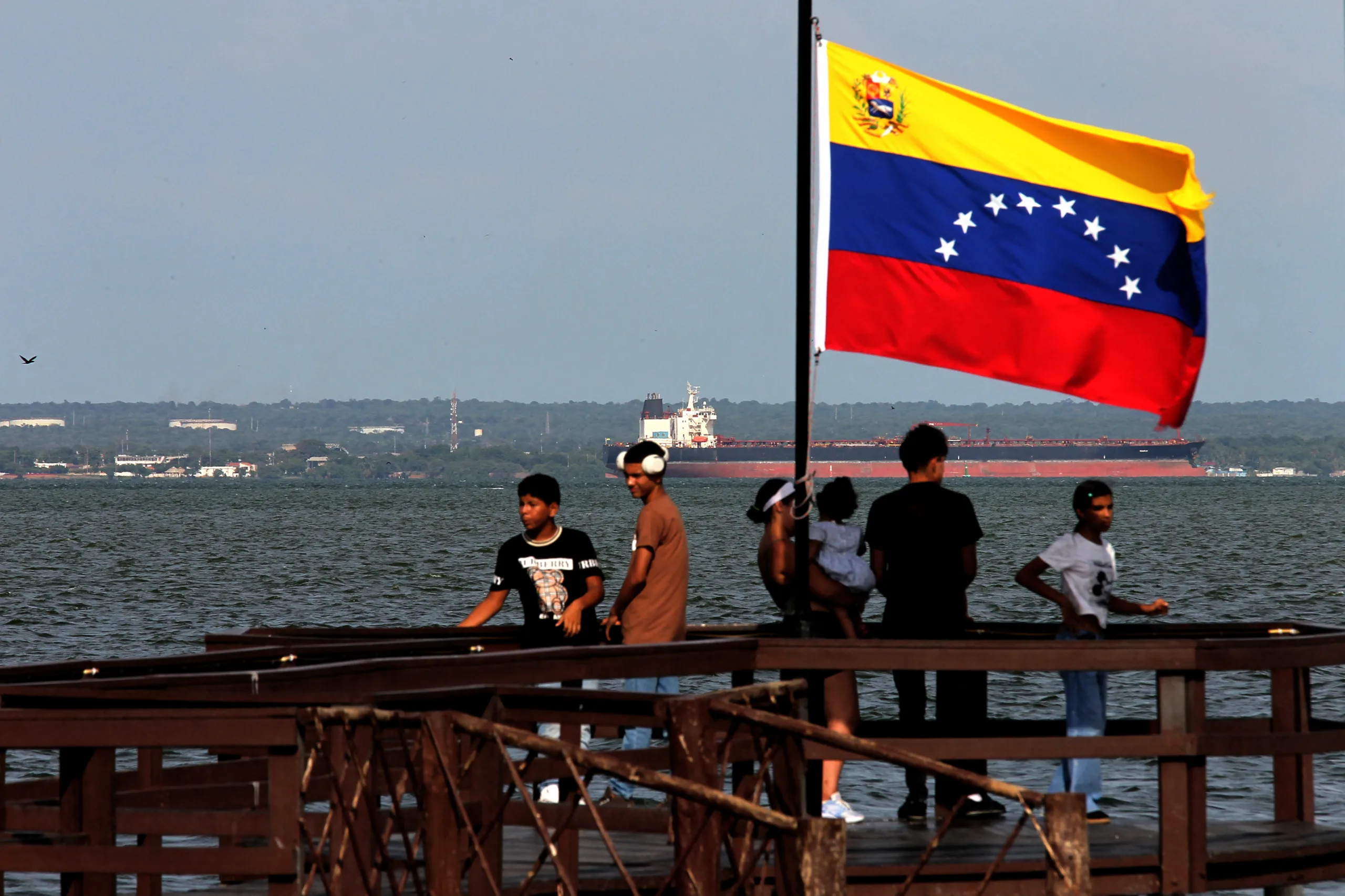 Estados Unidos realizaram diversos bombardeios a embarcações civis no mar do Caribe, sob o argumento de que se tratavam de carregamentos de drogas.