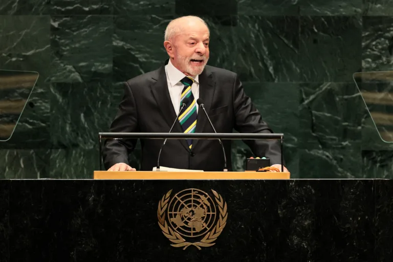 Lula abre Assembleia Geral da ONU e diz que Brasil 'não cabe no quintal de ninguém' 