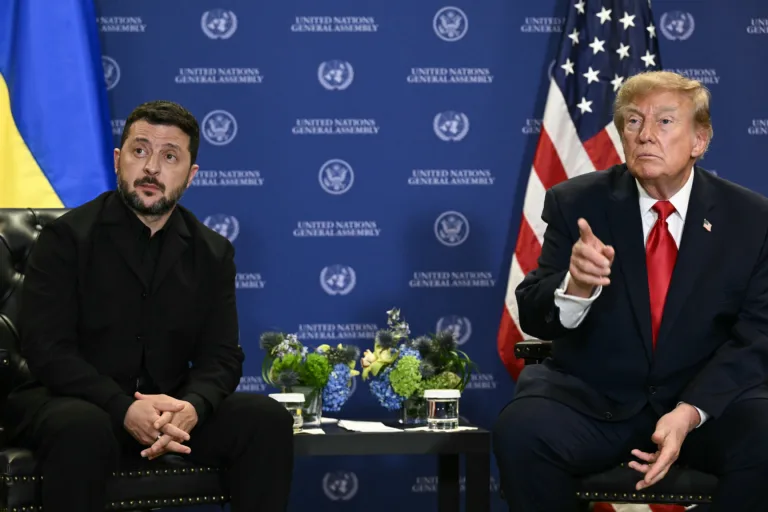 Ppresidente dos EUA, Donald Trump, se reúne com o presidente da Ucrânia, Volodymyr Zelensky, à margem da 81ª Assembleia Geral das Nações Unidas, em Nova York, em 22 de setembro de 2026.