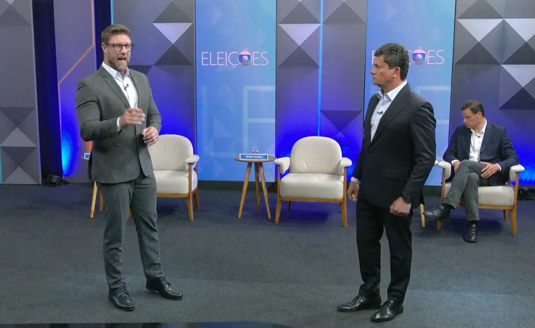 Candidatos têm quatro blocos para falar aos eleitores paranaenses.