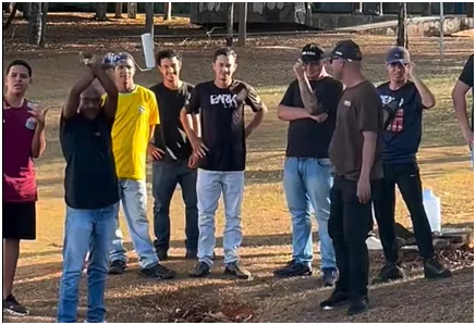 Wilker Leal (Novo) e seus "seguranças" após praticarem atos de violência e depredação da UnB