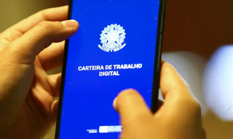 Número de jovens sem trabalho e fora da escola cai ao menor nível em dez anos no Brasil