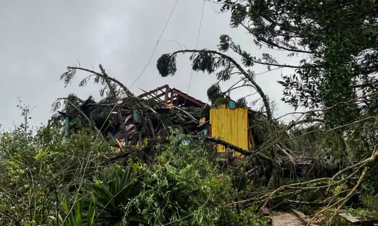 Tempestade, ventos fortes e granizo deixam região Sul em alerta