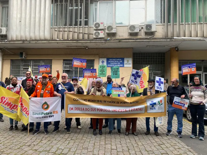 Manifestação em defesa do SUS público realizada em frente à Secretaria Municipal de Saúde cobrou respostas da prefeitura