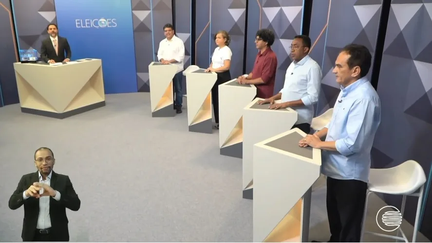 Candidatos ao governo do Piauí durante debate da TV Clube, afiliada da Globo, nesta terça-feira (29).